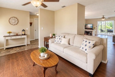 Villa ou maison à vendre à Spring Hill, Floride: 2 chambres, 121.24 m2 № 2356480 - photo 4