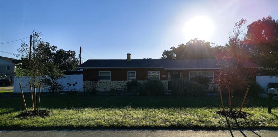 Villa ou maison à Tampa, Floride 6 chambres, 140.19 m2 № 2414873