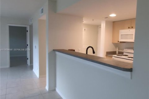 Condo in West Palm Beach, Florida, 1 bedroom  № 1993504 - photo 7