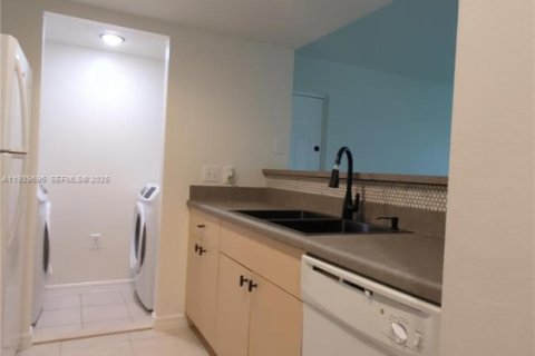 Condo in West Palm Beach, Florida, 1 bedroom  № 1993504 - photo 2