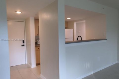 Condo in West Palm Beach, Florida, 1 bedroom  № 1993504 - photo 8