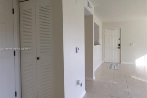 Condo in West Palm Beach, Florida, 1 bedroom  № 1993504 - photo 10