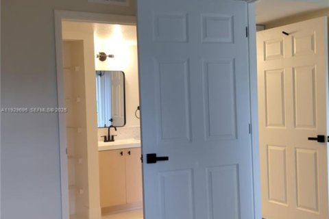 Condo in West Palm Beach, Florida, 1 bedroom  № 1993504 - photo 16