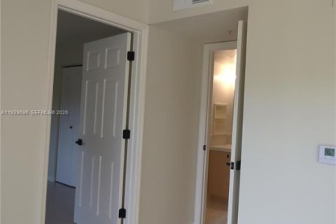 Condo in West Palm Beach, Florida, 1 bedroom  № 1993504 - photo 24