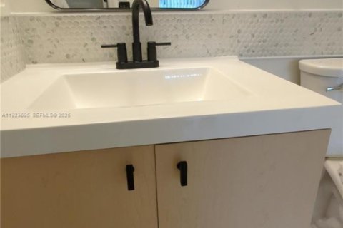 Condo in West Palm Beach, Florida, 1 bedroom  № 1993504 - photo 13