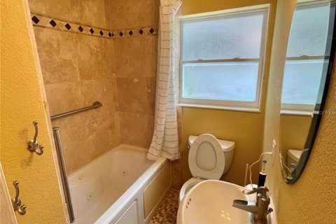 Villa ou maison à vendre à Kissimmee, Floride: 5 chambres, 370.87 m2 № 2290940 - photo 17