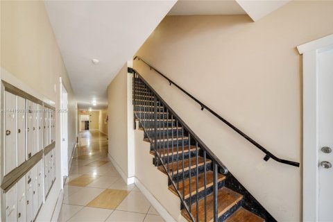 Propiedad comercial en venta en Miami, Florida, 1191.47 m2 № 1731385 - foto 10