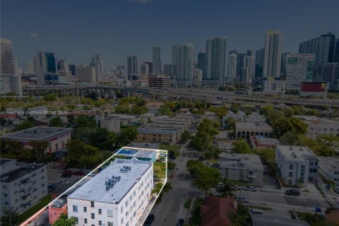 Propiedad comercial en venta en Miami, Florida, 1191.47 m2 № 1731385 - foto 16