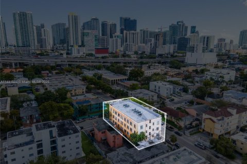 Propiedad comercial en venta en Miami, Florida, 1191.47 m2 № 1731385 - foto 14