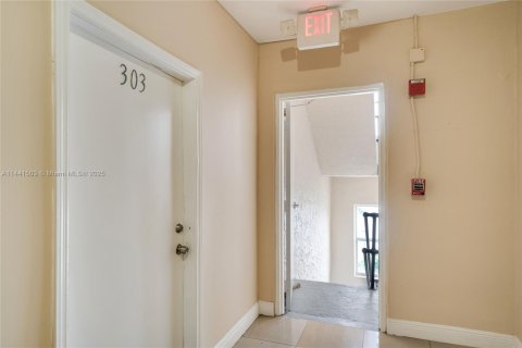 Propiedad comercial en venta en Miami, Florida, 1191.47 m2 № 1731385 - foto 17