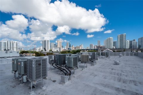 Propiedad comercial en venta en Miami, Florida, 1191.47 m2 № 1731385 - foto 13