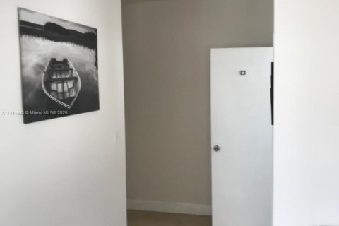 Propiedad comercial en venta en Miami, Florida, 1191.47 m2 № 1731385 - foto 29