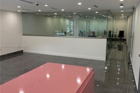 Immobilier commercial à vendre à Doral, Floride № 1987943 - photo 2