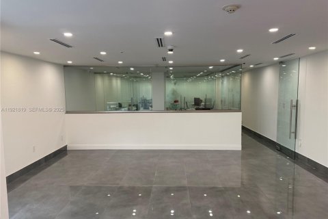 Immobilier commercial à vendre à Doral, Floride № 1987943 - photo 3