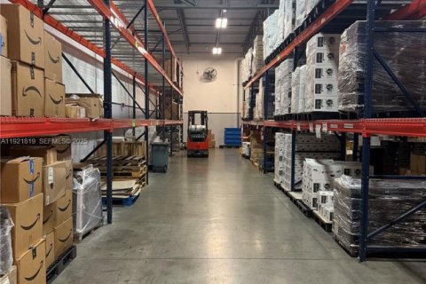 Immobilier commercial à vendre à Doral, Floride № 1987943 - photo 9