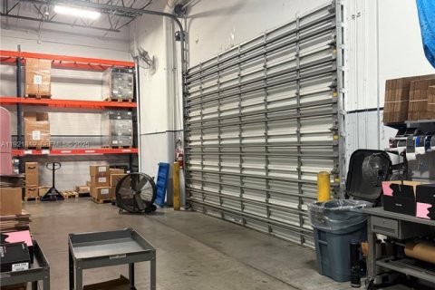 Immobilier commercial à vendre à Doral, Floride № 1987943 - photo 6