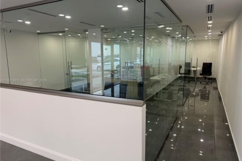 Immobilier commercial à vendre à Doral, Floride № 1987943 - photo 4