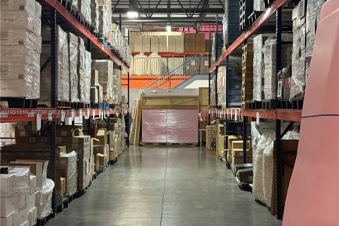 Immobilier commercial à vendre à Doral, Floride № 1987943 - photo 7