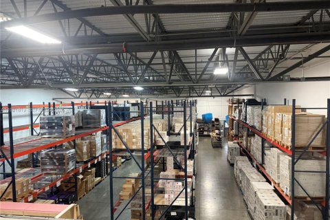 Immobilier commercial à vendre à Doral, Floride № 1987943 - photo 1