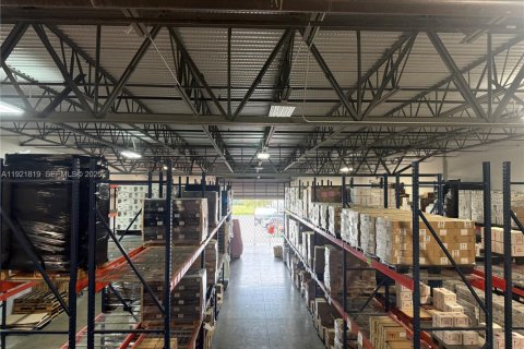 Immobilier commercial à vendre à Doral, Floride № 1987943 - photo 8