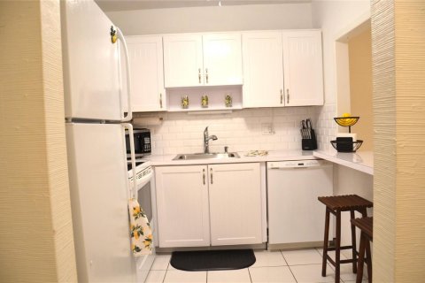 Купить кондоминиум в Помпано-Бич, Флорида 2 спальни, 73.39м2, № 2086248 - фото 12
