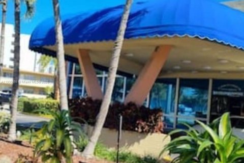 Снять в аренду коммерческую недвижимость в Халландейл-Бич, Флорида 1 спальня, 29.73м2, № 1963740 - фото 4