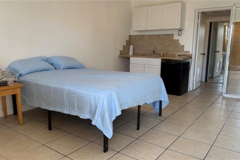 Снять в аренду коммерческую недвижимость в Халландейл-Бич, Флорида 1 спальня, 29.73м2, № 1963740 - фото 7