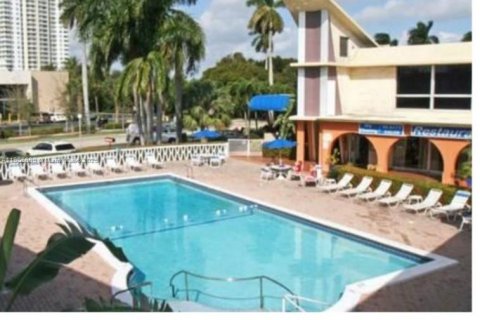 Снять в аренду коммерческую недвижимость в Халландейл-Бич, Флорида 1 спальня, 29.73м2, № 1963740 - фото 1