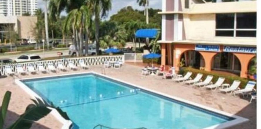 Коммерческая недвижимость в Халландейл-Бич, Флорида 1 спальня, 29.73м2 № 1963740