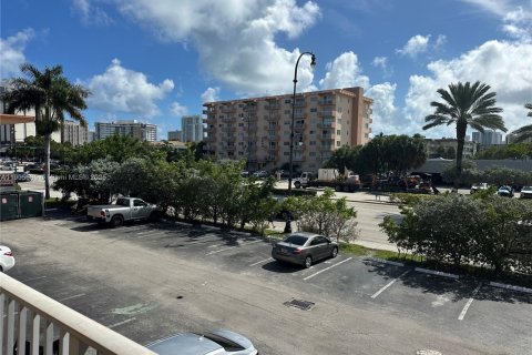 Снять в аренду коммерческую недвижимость в Халландейл-Бич, Флорида 1 спальня, 29.73м2, № 1963740 - фото 3