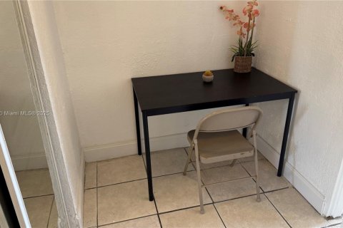 Снять в аренду коммерческую недвижимость в Халландейл-Бич, Флорида 1 спальня, 29.73м2, № 1963740 - фото 8