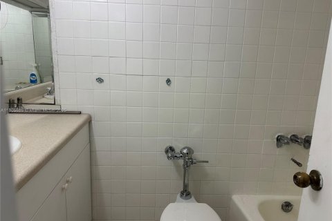 Снять в аренду коммерческую недвижимость в Халландейл-Бич, Флорида 1 спальня, 29.73м2, № 1963740 - фото 11