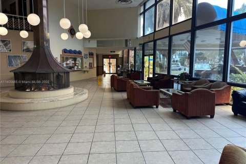 Снять в аренду коммерческую недвижимость в Халландейл-Бич, Флорида 1 спальня, 29.73м2, № 1963740 - фото 13