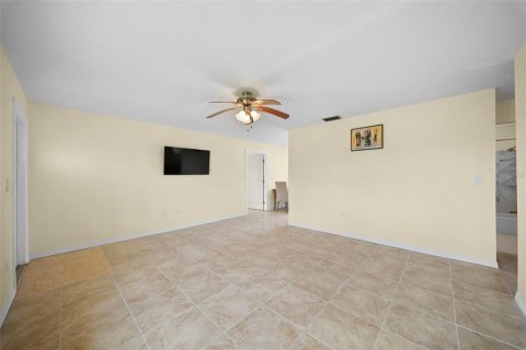 Villa ou maison à louer à Port Charlotte, Floride: 3 chambres, 108.7 m2 № 2415259 - photo 4