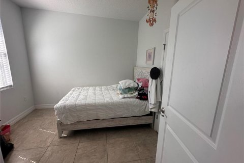 House in Poinciana, Florida 4 bedrooms, 111.48 sq.m. № 2395989 - photo 8