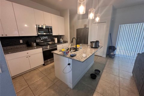 House in Poinciana, Florida 4 bedrooms, 111.48 sq.m. № 2395989 - photo 5