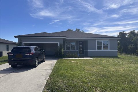 House in Poinciana, Florida 4 bedrooms, 111.48 sq.m. № 2395989