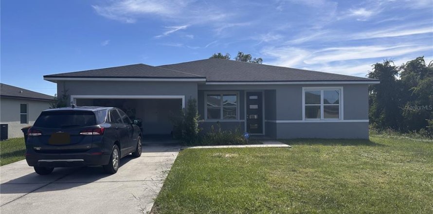 House in Poinciana, Florida 4 bedrooms, 111.48 sq.m. № 2395989