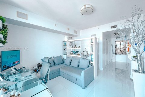 Condo in Miami, Florida, 2 bedrooms  № 2068302 - photo 15