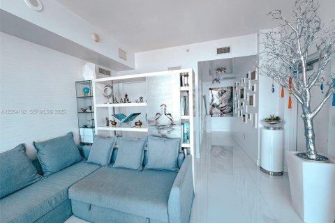 Condo in Miami, Florida, 2 bedrooms  № 2068302 - photo 13