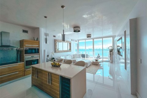 Condo in Miami, Florida, 2 bedrooms  № 2068302 - photo 5