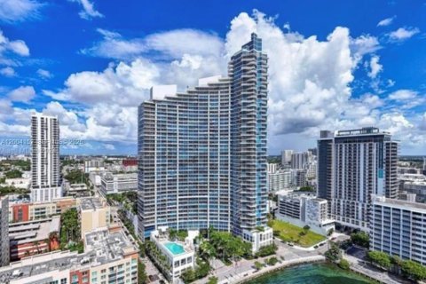 Condo in Miami, Florida, 2 bedrooms  № 2068302 - photo 19