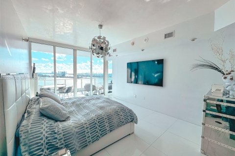 Condo in Miami, Florida, 2 bedrooms  № 2068302 - photo 8