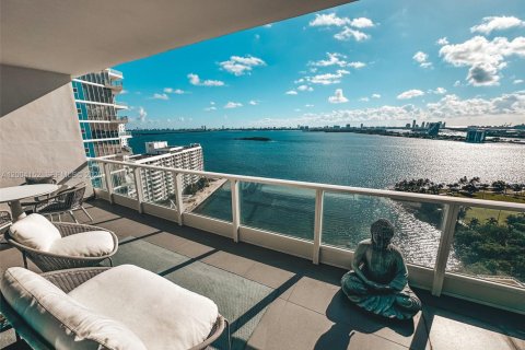 Condo in Miami, Florida, 2 bedrooms  № 2068302