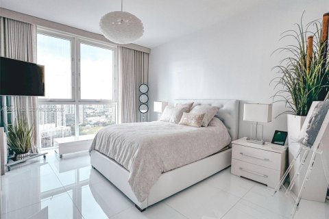 Condo in Miami, Florida, 2 bedrooms  № 2068302 - photo 11