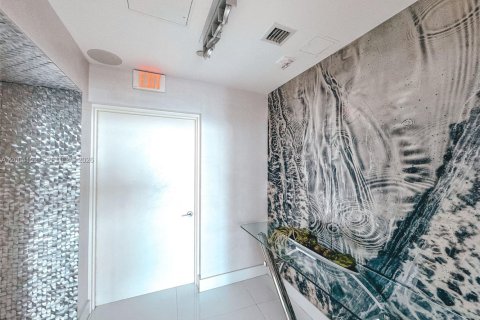 Condo in Miami, Florida, 2 bedrooms  № 2068302 - photo 18