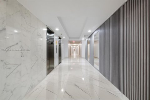 Снять в аренду кондоминиум в Майами-Бич, Флорида 1 спальня, 60.76м2, № 1950036 - фото 20