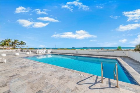 Снять в аренду кондоминиум в Майами-Бич, Флорида 1 спальня, 60.76м2, № 1950036 - фото 24