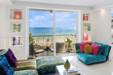 Снять в аренду кондоминиум в Майами-Бич, Флорида 1 спальня, 60.76м2, № 1950036 - фото 1