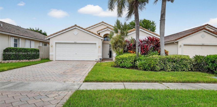 House in Boca Raton, Florida 3 bedrooms, 159.23 sq.m. № 1944248
